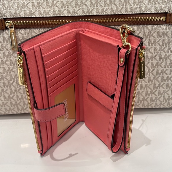 MICHAEL KORS LARGE DOUBLE ZIP WRISTLET WALLET PHONE CASE CLUTCH
Tea Rose NWT - Picture 16 of 16